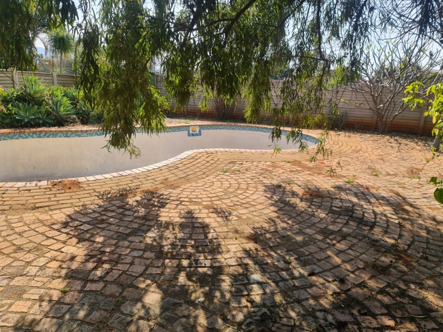 6 Bedroom Property for Sale in Protea Park North West